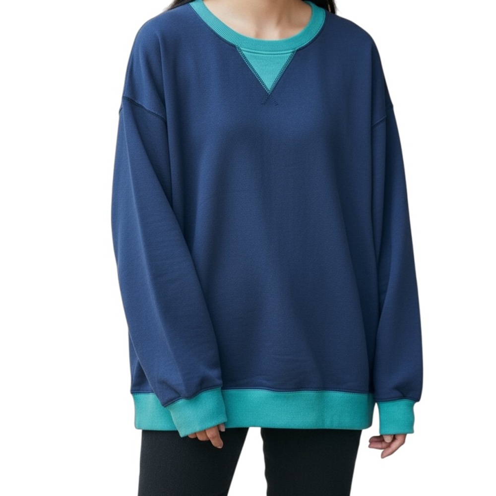 NWOT Unbranded Women’s Size M Navy and Teal Sweatshirt
